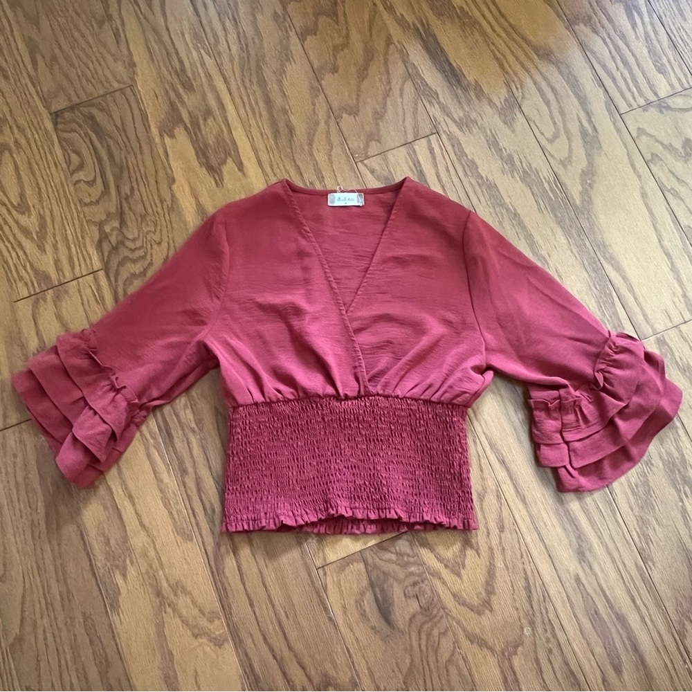 Elegant Ruffled Sleeve Top shirt altard state medium m v neck ruffle